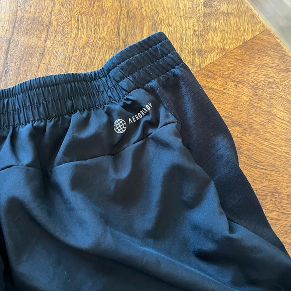 Men’s adidas 5inch inseam areodry shorts with underwear built in - Picture 3 of 5